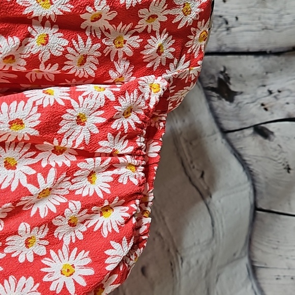 St. John's Bay Petites 3/4 Sleeve Blouse Red Daisy Print Size PS NWT - Picture 6 of 9